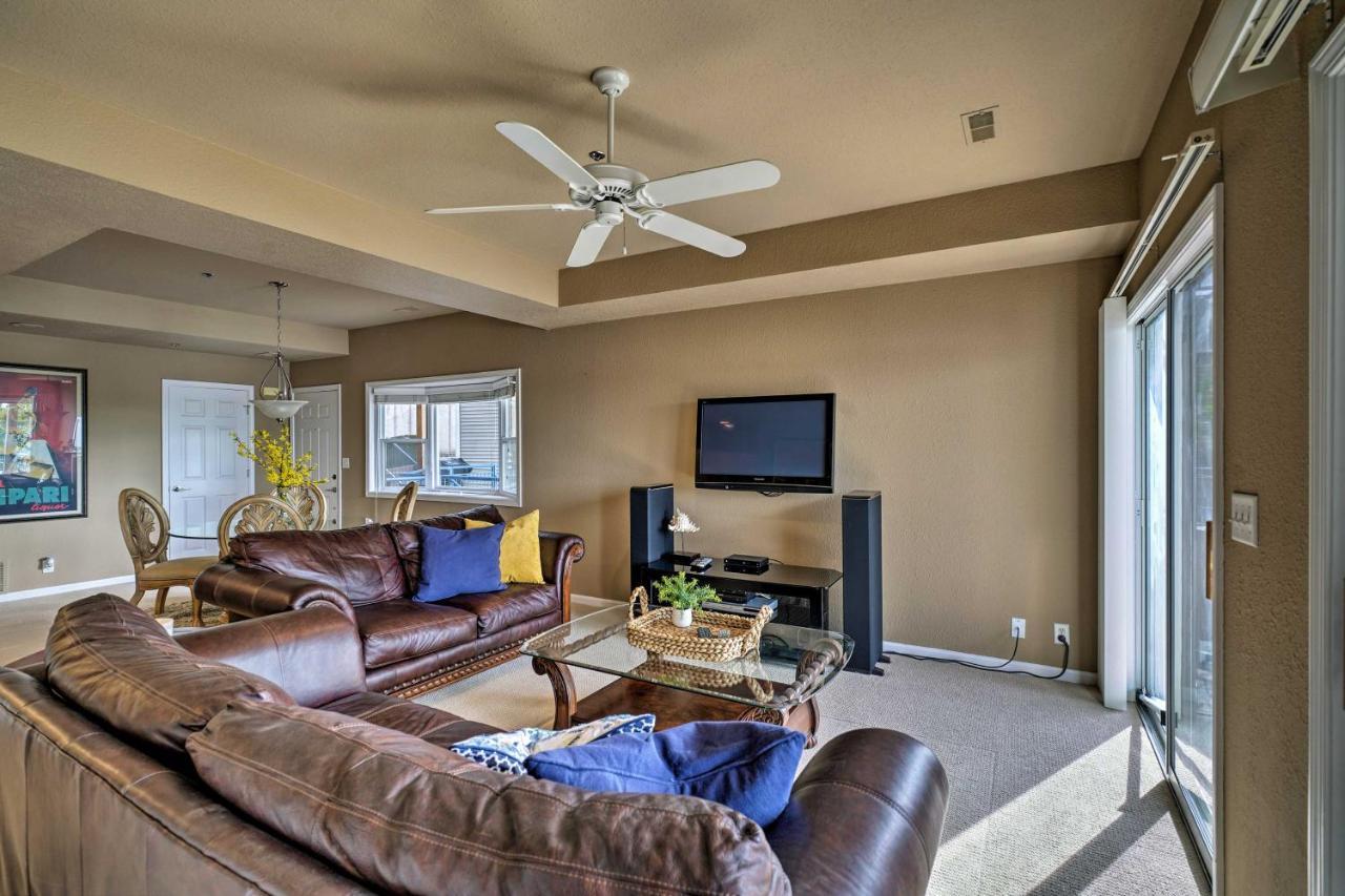 Waterfront Lake Ozark Condo With Deck And Pools Zewnętrze zdjęcie