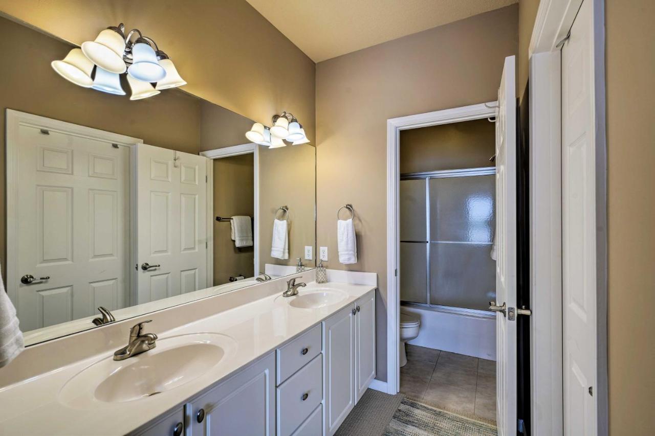 Waterfront Lake Ozark Condo With Deck And Pools Zewnętrze zdjęcie