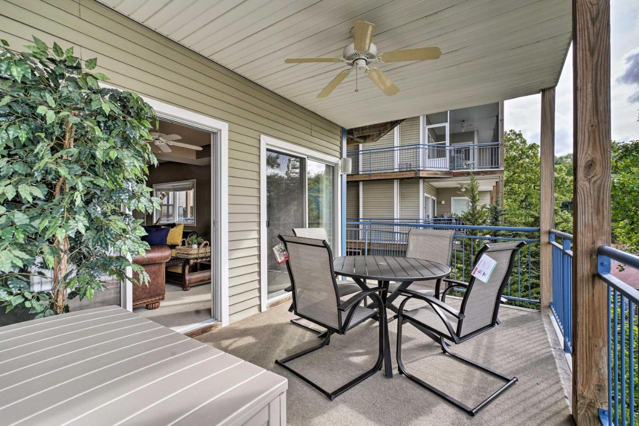 Waterfront Lake Ozark Condo With Deck And Pools Zewnętrze zdjęcie